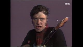 Kim Larsen  682A Kringsat af fjender official Video 1979 [upl. by Lars55]