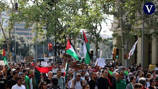 Centenares se movilizan en Barcelona en defensa de PalestinaquotNo es una guerra es un genocidioquot [upl. by Ainehs]