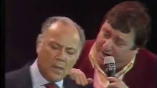 Mario Merola e Claudio Villa  Zappatore  Live 1985 [upl. by Hgieleak]