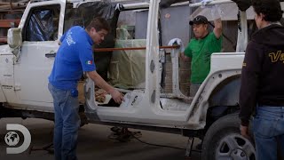 Trabajando en la estructura del LimuJeep  Mexicánicos  Discovery Latinoamérica [upl. by Phillie]