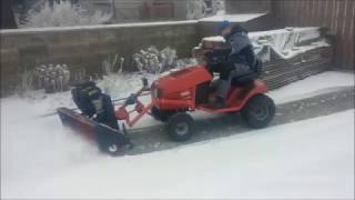 Kehrmaschine Marke Eigenbau für Rasenmähertraktor im Einsatz [upl. by Christensen897]