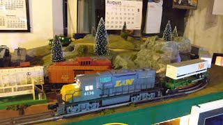 LIONEL 1992 LampN GP382 pulling a string of Lionel piggyback carsOn my 4 by 8ft layout ENJOY [upl. by Higinbotham]