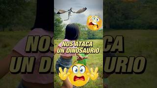 Un dinosaurio nos ataca [upl. by Naira]