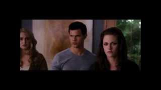 59 Amanecer 2  Bella y Edward buscan ayuda para salvar a Renesmee [upl. by Moffat798]