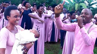 ISAHA NIGERA UZATABARWA By ABIHANGANYE CHOIR live ADEPR BWIZA ❣️ 🙏Humura Imana irikumwe nawe❤️ [upl. by Lemkul]