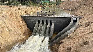 Construction of a powerful 4gate discharge dam [upl. by Laws]