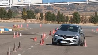 Renault Clio 15 dCi 90 EDC 2016  Maniobra de esquiva moose test y eslalon  km77com [upl. by Kamilah26]