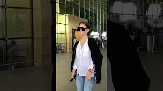 Elli Avram Spotted At Airport Departure bollywood elliavram [upl. by Einhorn]