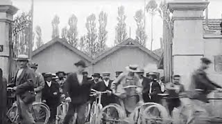 LA SORTIE DES USINES LUMIERE  1895 Freres Lumière  CINEMATOGRAPH SD [upl. by Pronty381]