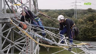 Arbeiten in der Höhe Das Team Betrieb Hochspannungsfreileitung [upl. by Yeldoow467]