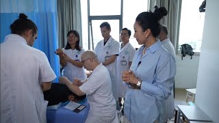 French students explore traditional Chinese medicine in Chengdu [upl. by Liddy]