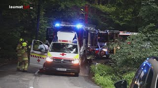 Auto bei Eberschwang von Straße abgekommen und in steiles Waldstück abgestürzt [upl. by Ardnael]