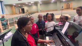 Lannie Spann McBride teaching a beautiful children’song Thank You Lord [upl. by Noicpesnoc]