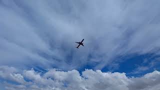 JetStar A321251NX Neo VHOFL taing off from 32 runway Gold Coast Airport [upl. by Pembrook]