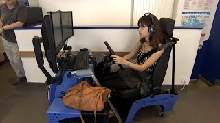 Un simulateur pour apprendre à conduire [upl. by Auhsohey]