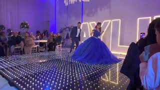 PAPÁ ARRASA EN LOS QUINCEAÑOS DE SU HIJA CON ESTE SÚPER BAILE SORPRESA DE brunomars XV SALÓN NOVA [upl. by Akimert]