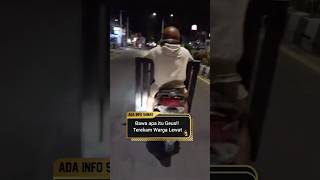 Viral Pria bawa Penutup Paret di Samarinda infosamarinda youtubeshorts kalimantantimur [upl. by Acceber]