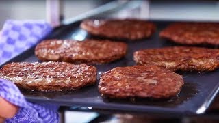 Rezept Burger Patties braten  RATIONAL SelfCookingCenter [upl. by Wolfort]