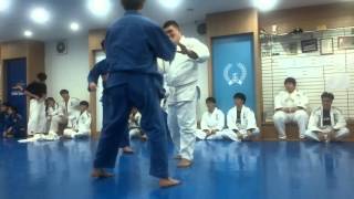 김성범유도관JUDO자유대련허리후리기Haraigoshi [upl. by Timrek]