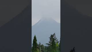 Guguran Lava Merapi Pagi Hari [upl. by Lull]