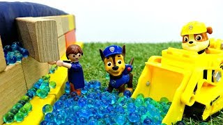 Paw Patrol Oyuncak kepçeler ve kamyonlar yardıma geliyor [upl. by Oir915]