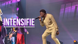 Jonathan C Gambela  INTENSIFIE INTENSIFY by Theophilus Sunday french version Live ICC [upl. by Ratib714]