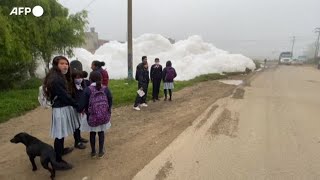 Colombia nuvole di schiuma dal fiume inquinato [upl. by Calondra974]