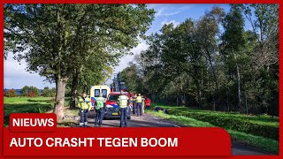 Auto botst frontaal op boom en eindigt in sloot in Noordbroek bestuurder ernstig gewond [upl. by Genie]