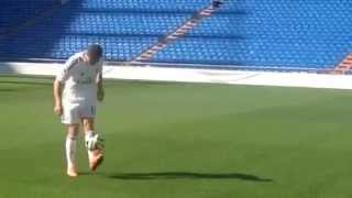 Chicharito steps on the pitch in the Bernabéu for the first time as a Whites player [upl. by Ytsud955]