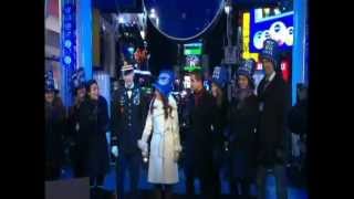 New Years Eve Times Square Surprise Proposal 20122013 Nivea Kiss Stage [upl. by Yup]