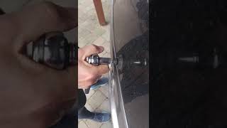 Heckscheibenwischer entfernen wechseln tauschen rear wiper remove change vw touran [upl. by Portuna549]