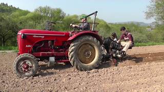 Kartoffeln pflanzen mit Hanomag John Deere und Schmotzer [upl. by Ray]