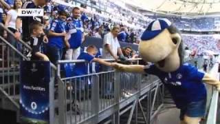 VJ REPORTAGE Erwin das SchalkeMaskottchen  Kick off [upl. by Raamaj]