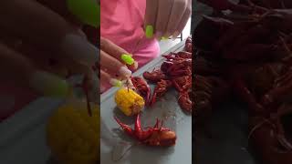 Deveining Boiled Crawfish 🦞 seafood crawfish crawfishboil [upl. by Raknahs243]