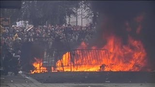 Ayrault à Nantes les habitants veulent des déclarations claires  2802 [upl. by Ahsinnor]