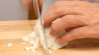 Learn how to Peel Dice Slice Ciseler Emincer and Mincer Onions [upl. by Iam]