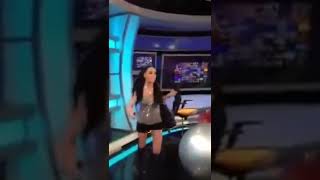 INÉS GÓMEZ MONT EXPLOTA EN PLENO ESTUDIO Y PATEA UNA SILLA [upl. by Sylram937]