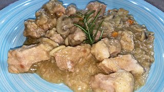 SPEZZATINO DI MAIALE ALLA BIRRA CON FUNGHI [upl. by Telrahc135]