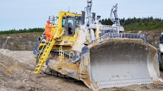 New Komatsu D475A Dozer [upl. by Eizzil84]