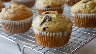 Schnelle Schoko Bananen Muffins Rezept  Chocolate Chip Banana Muffins Recipe  ENG SUBS [upl. by Wehtta]