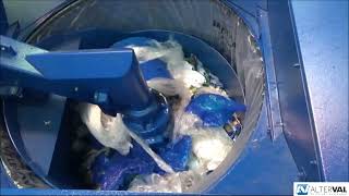 Compacter des déchets plastiques avec le Valpak [upl. by Anoit]