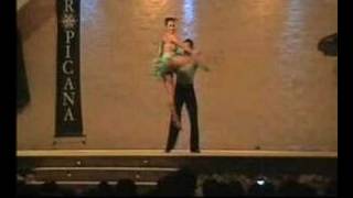 Adrian y Anita Salsa wwwdiscotecatropicanacom [upl. by Alvita]