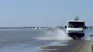 Passage du Gois  Vendée la mer recouvre la route Road in France disappears underwater twice a day [upl. by Ariait825]