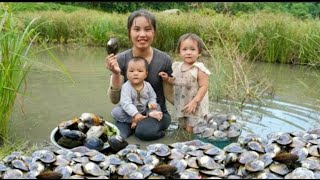 Single mother Harvests oysters to sell at the marketand cooks oyster porridgefor her children to eat [upl. by Arodoeht311]