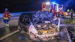 A5 PKW IN VOLLBRAND FEUERWEHR LÖSCHT PKWBRAND  RENAULT FÄNGT WÄHREND FAHRT AN ZU BRENNEN [upl. by Medarda]