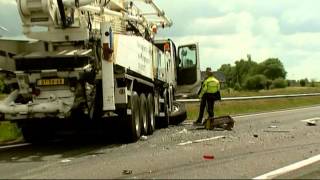 GPTV Vrouw op rijdende afzettingswagen redt levens wegwerkers [upl. by Ona]