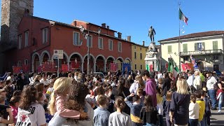 LA FANFARA BERSAGLIERI DI BEDIZZOLE SUONA PER I BAMBINI DI BAGNOLO MELLA [upl. by Vaclav]