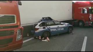 Incidente CataniaMessina morto un poliziotto [upl. by Sidky314]