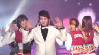 100203FANCAM 19th Seoul Music Awards  Ryeowook dancing to Gee [upl. by Sprage218]