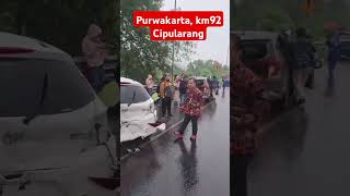 Tabrakan beruntunpurwakarta km92toljasamarga lakalantascipularang truck sedan korban tabrak [upl. by Farrington]